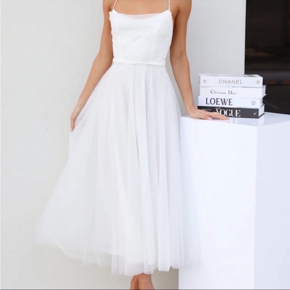 Hello Molly’s SIGNAL MY WAY MIDI DRESS WHITE